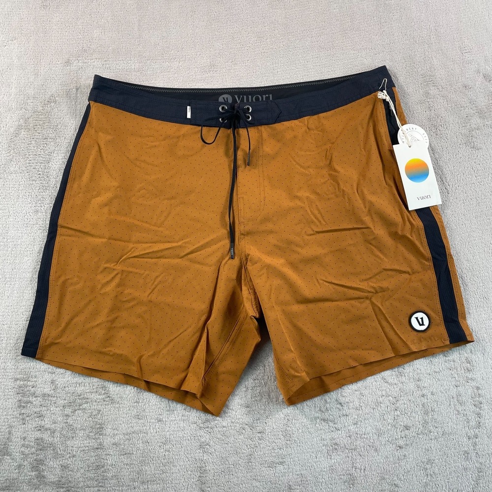 Vuori Peak Boardshorts Men 34 Turmeric Micro Dot 7' Inseam Beach Performance NWT